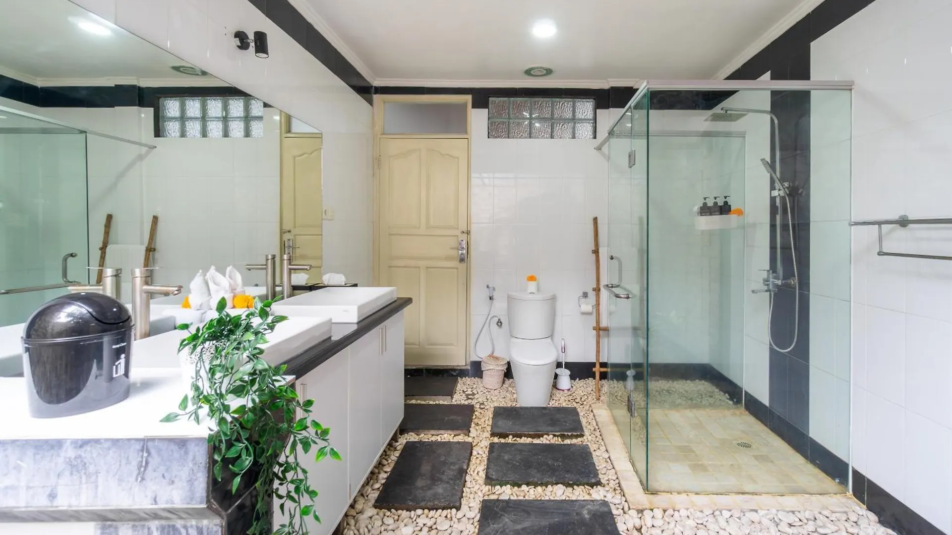 Villa Putri Mila Seminyak 0*,  Indonézia